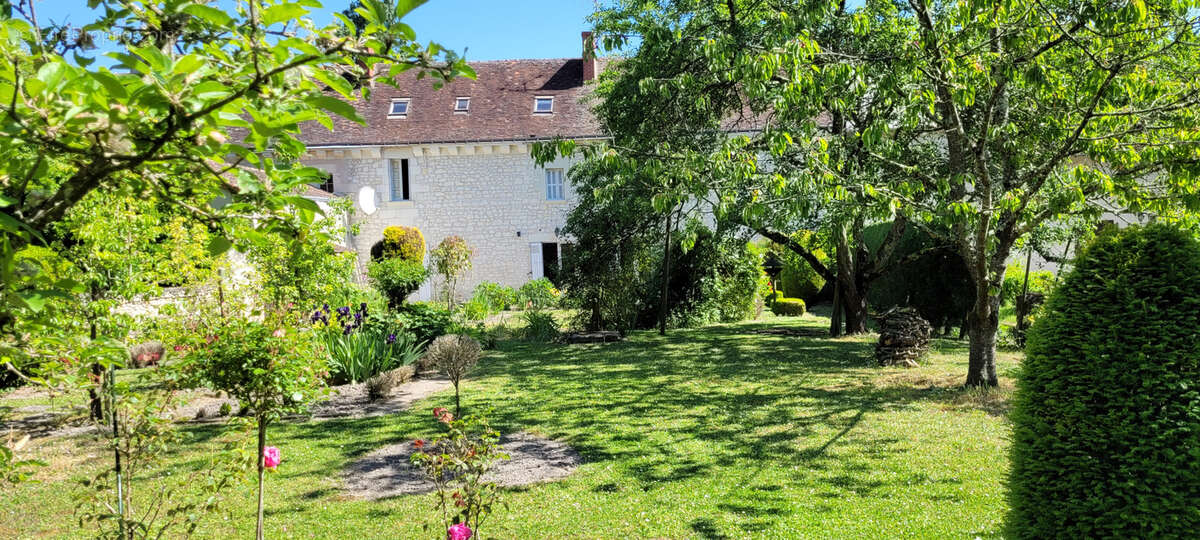 Maison à CHAMPIGNY-SUR-VEUDE
