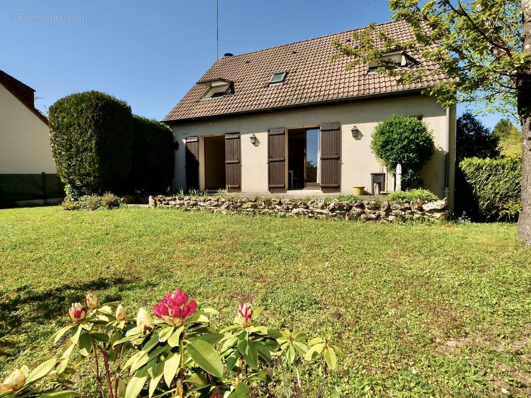 Maison à VAUX-LE-PENIL