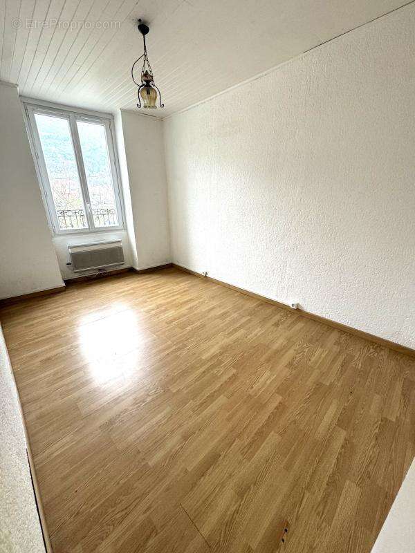 Appartement à CONTES