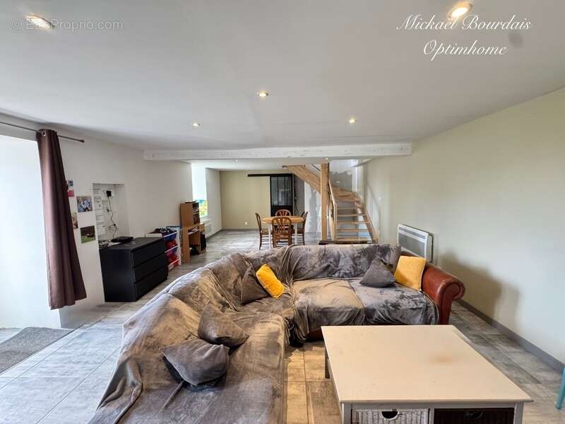 Maison à PONTVALLAIN