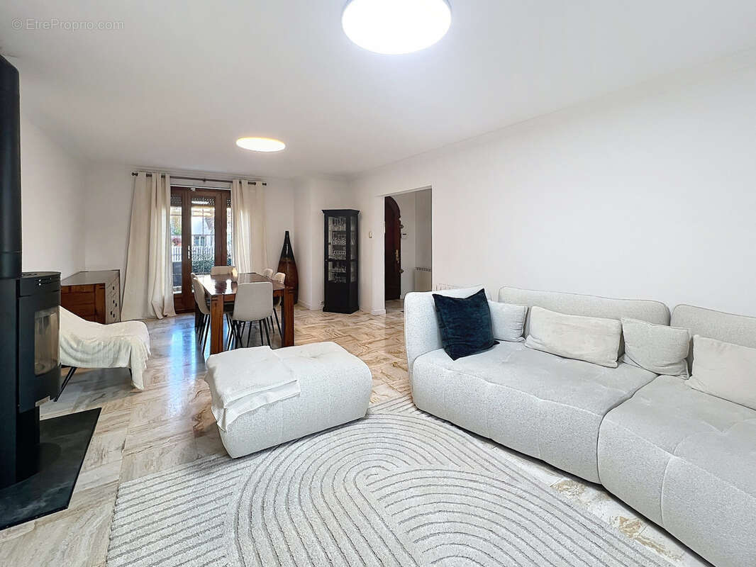 Maison à PARAY-VIEILLE-POSTE