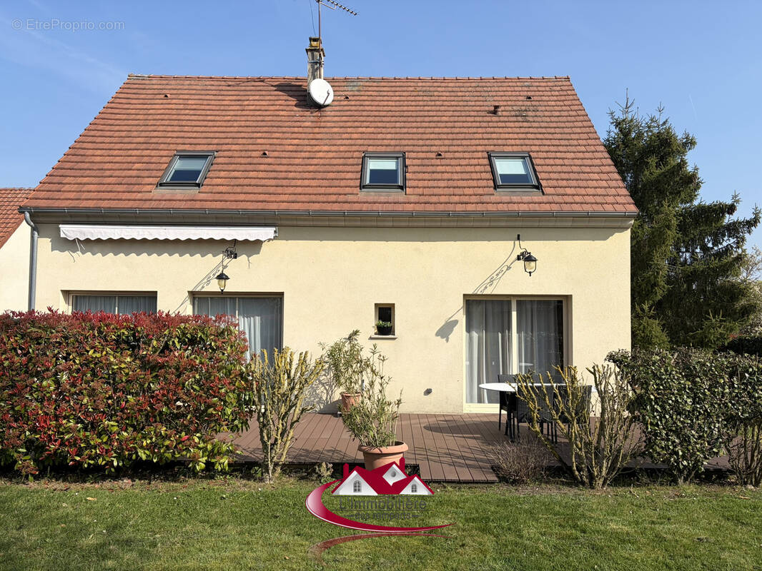 Maison à HOUDAN