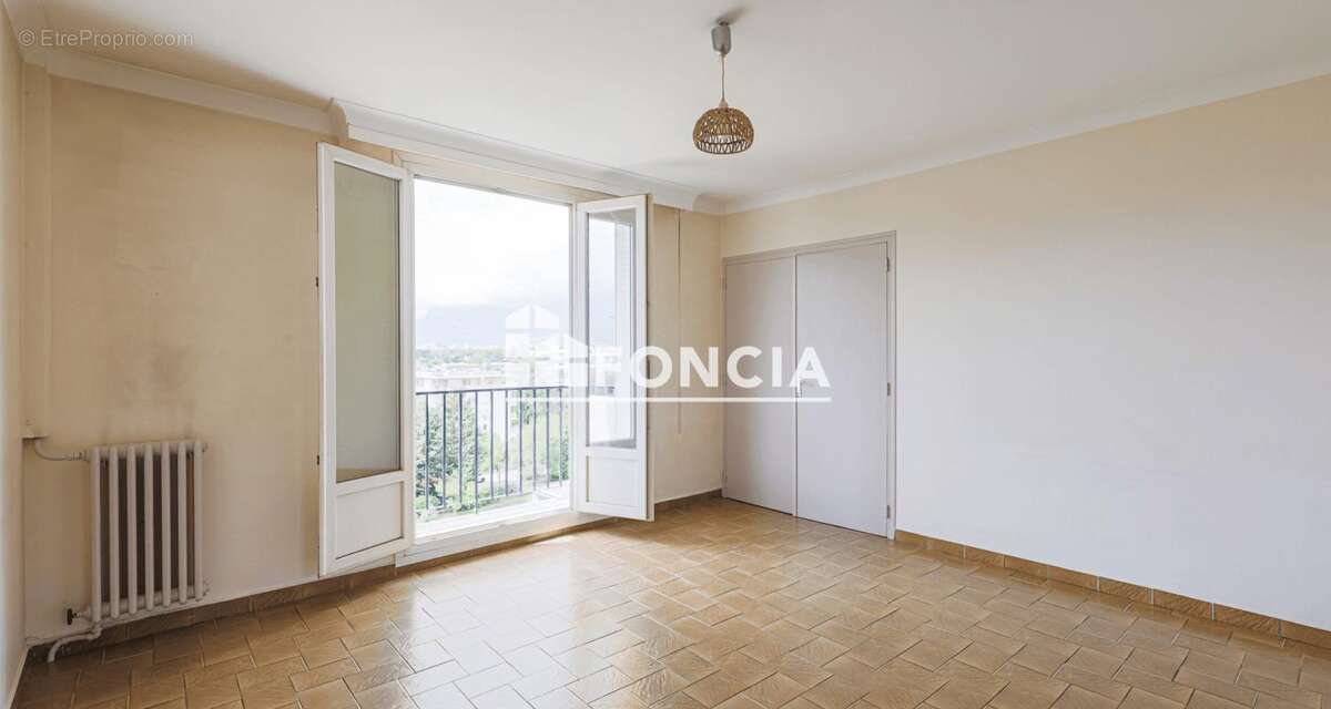 Appartement à SAINT-MARTIN-D'HERES