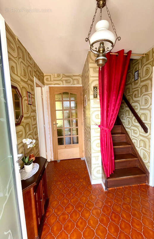 Maison à COMMELLE-VERNAY