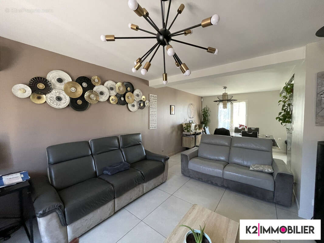 Maison à MONTELIMAR