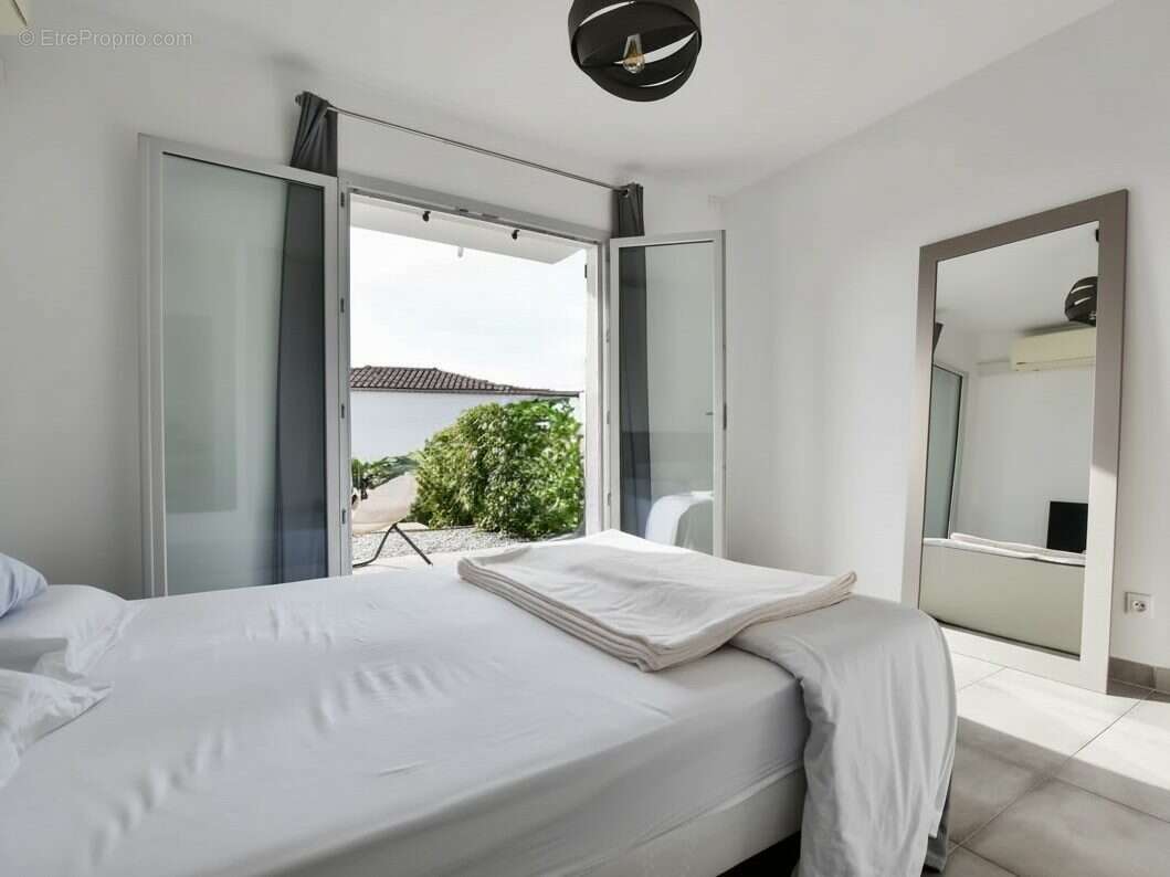 Chambre T2 - Appartement à LA GARDE