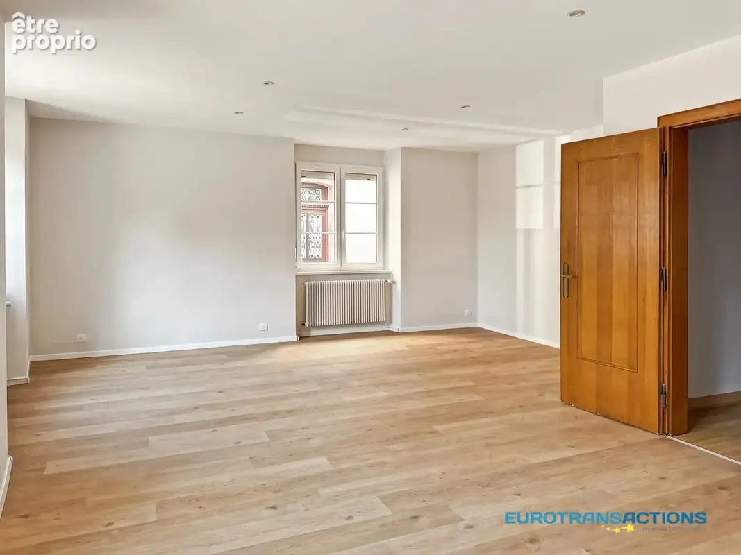 HAGUENAU CENTRE-VILLE – Local / bureau de caractère de 107m² au rez-de-chaussée dans un immeuble du XVIIᵉ siècle - photo 2