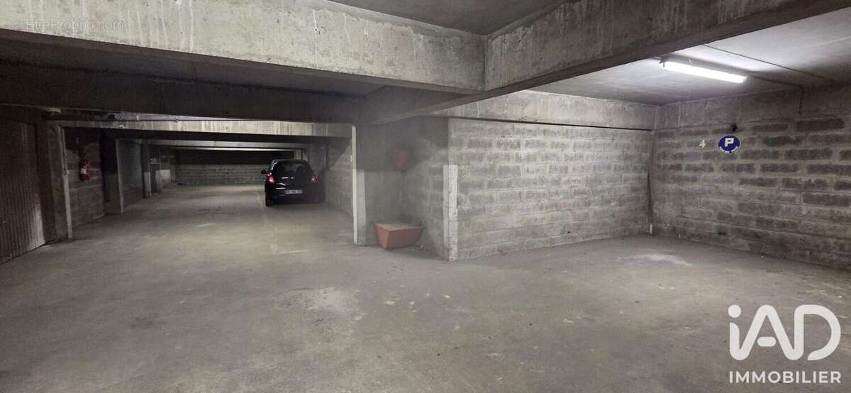 Photo 3 - Parking à BORDEAUX