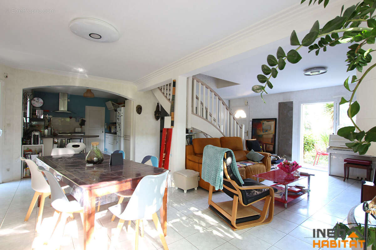 Maison à BOURG-DES-COMPTES