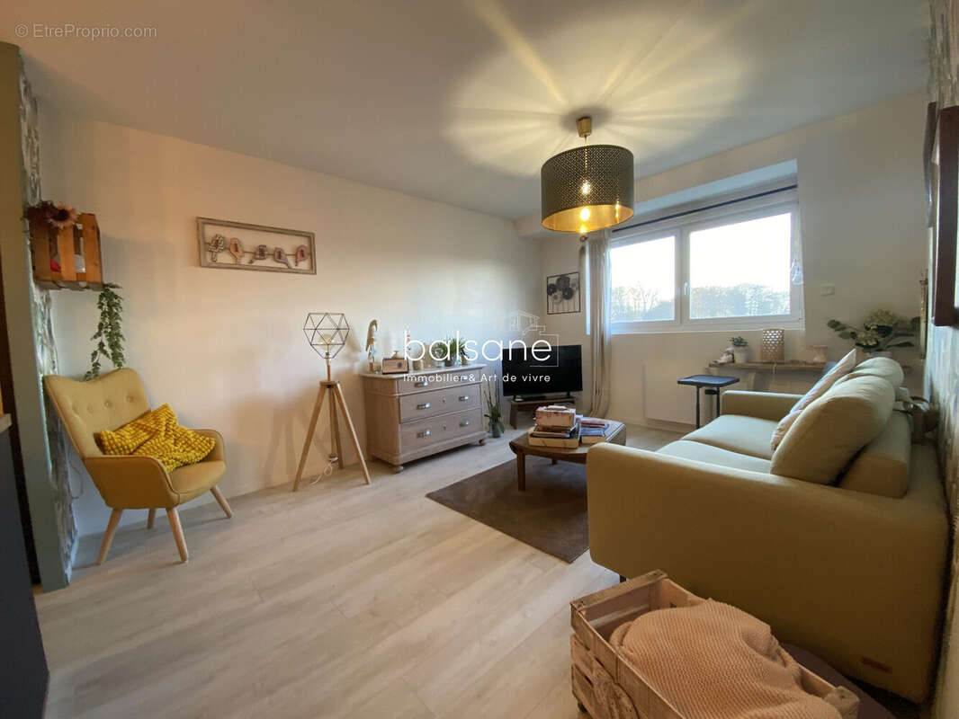 Appartement à GRUCHET-LE-VALASSE