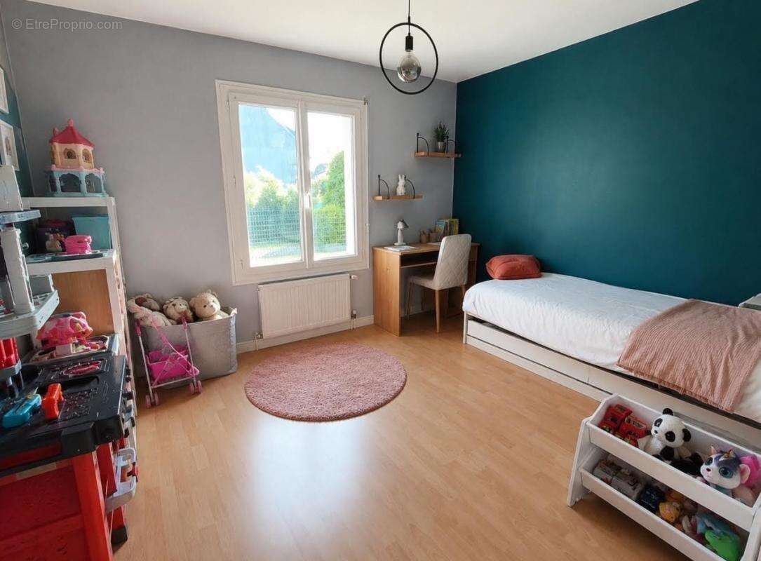 29520 Saint Goazec maison avec vie de plain pied salon séjour cuisine 44 m² 4 chambres 2 salles d'eau sous sol complet - photo 6