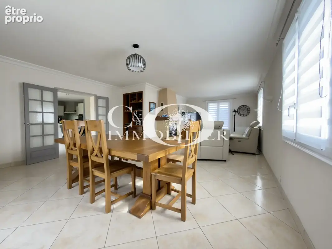 Maison 3 chambres + bureau - double garage - 1358 m2 de terrain - photo 3