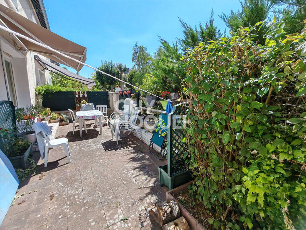 Appartement La Chapelle Saint Luc avec terrasse et jardin - photo 2