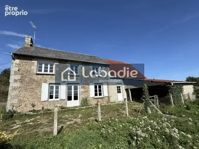 Au calme, à la campagne, maison en pierres à rénover, terrain de 800m2. - photo 2