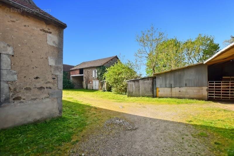 Maison à COLLONGE-LA-MADELEINE