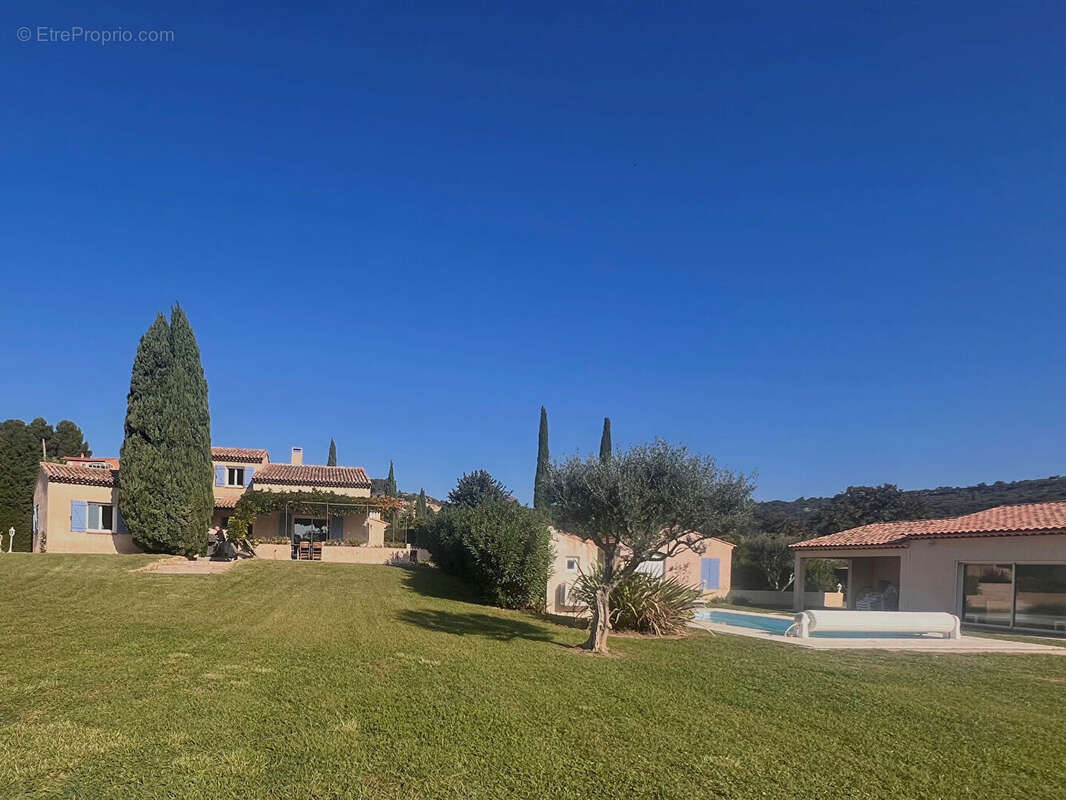 Belle maison  Etang de l'Olivier sur 4000 M2 de terrain divisible et constructible - photo 2