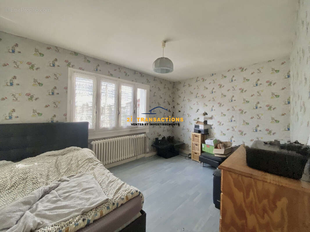 Appartement à SURY-LE-COMTAL