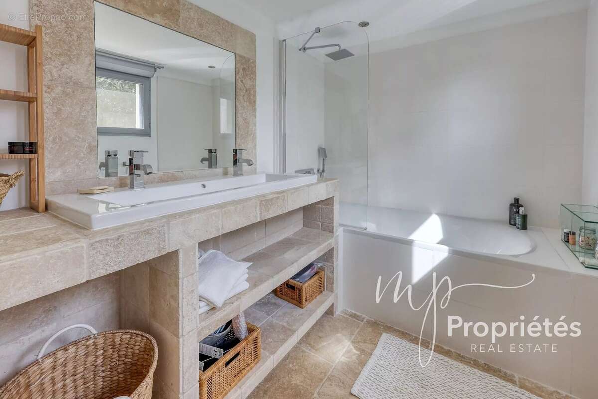 Maison à BORMES-LES-MIMOSAS