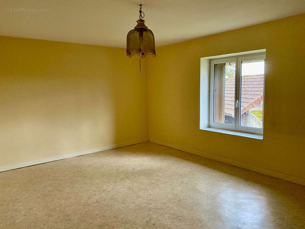 Maison à ESSERTENNE