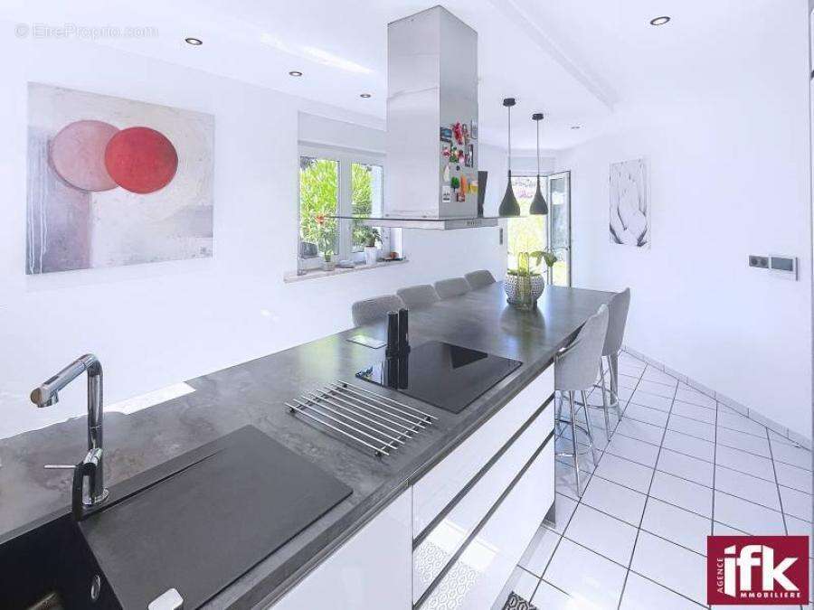 HORBOURG WIHR - Très belle Maison de 185 m² avec 4 chambres - Terrain de 8.35 ar - photo 14