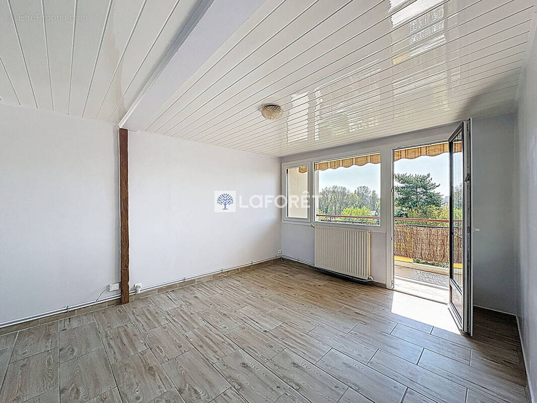 Appartement à FRESNES