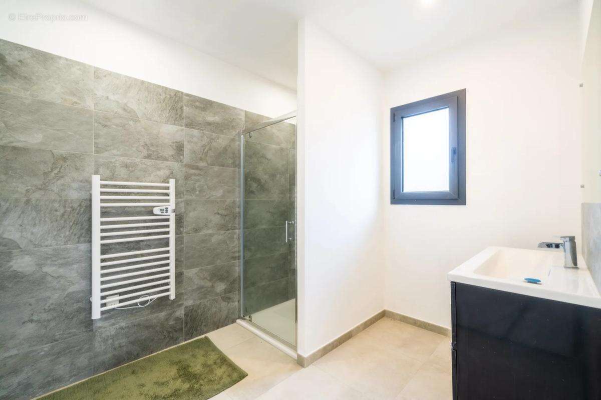 Maison à MOULES-ET-BAUCELS