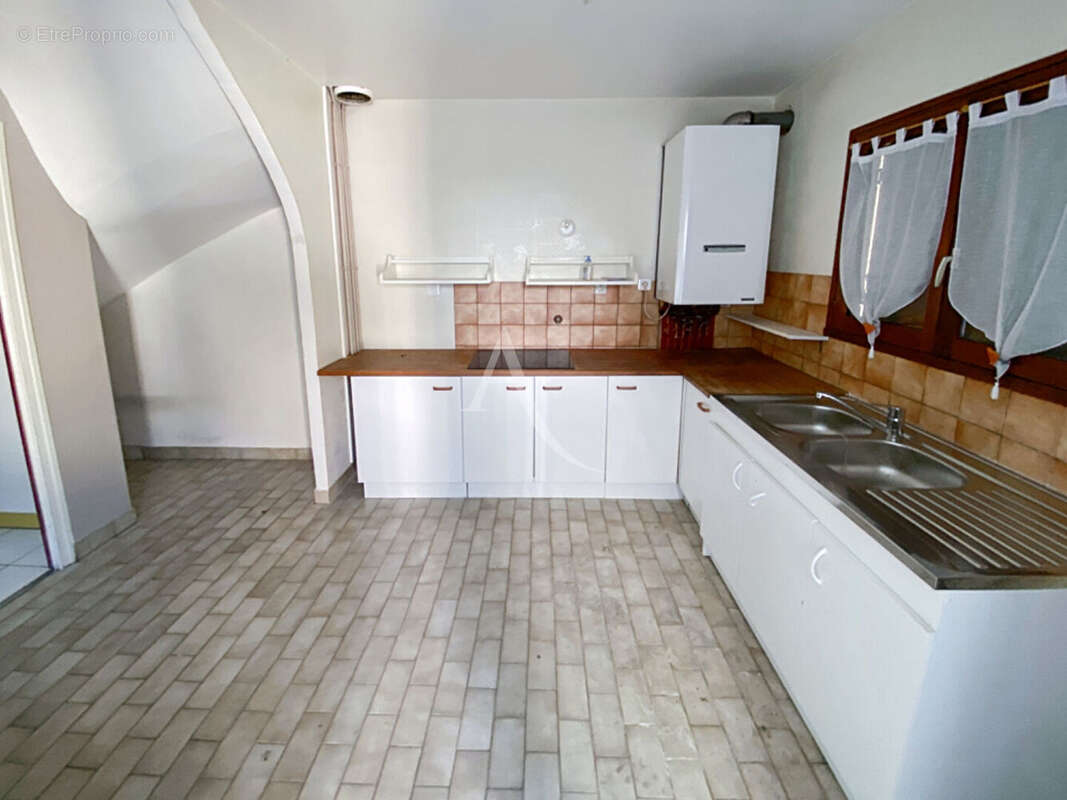 Maison à JOUY-LE-MOUTIER