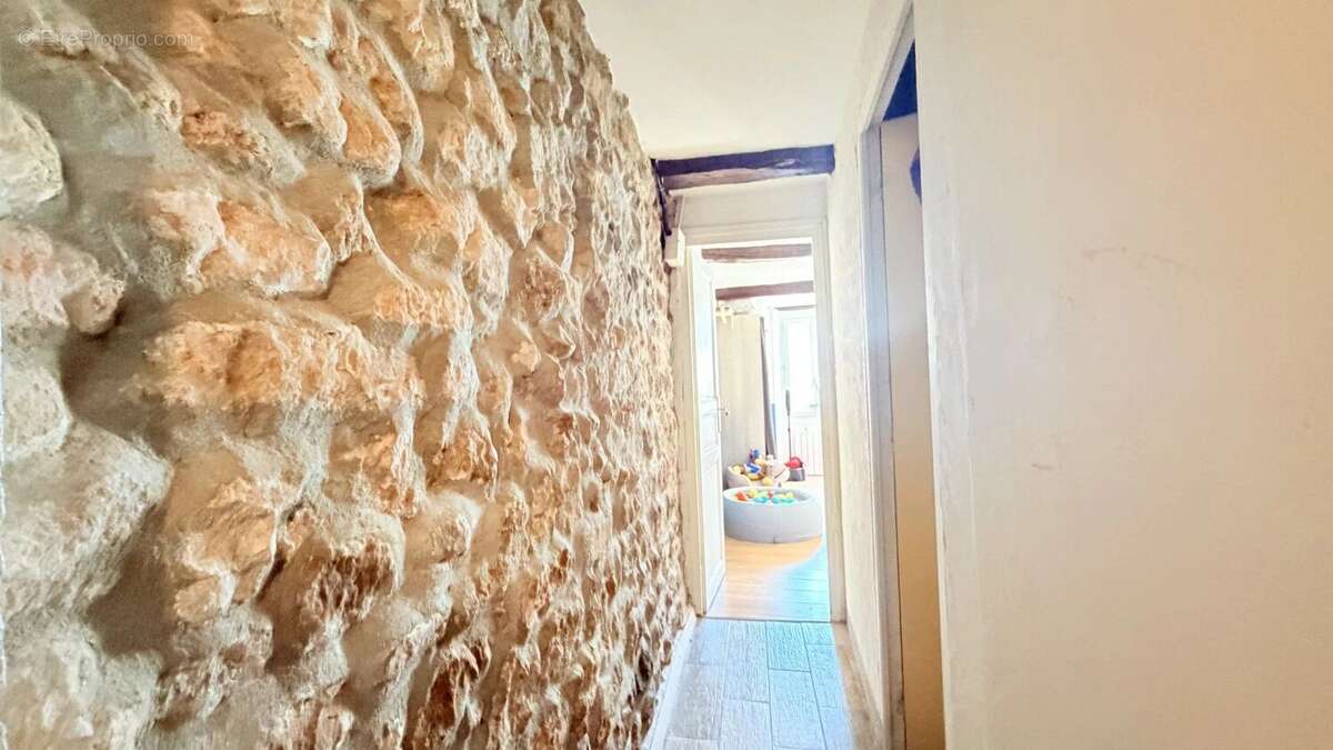 Maison à POURRIERES