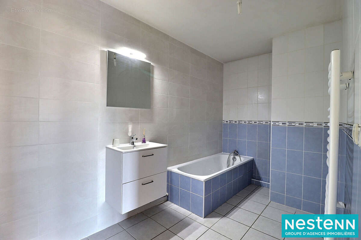 Appartement Villeurbanne T4 90 m2 GRATTE CIEL - Garage DOUBLE en sus, balcon et cave - photo 10