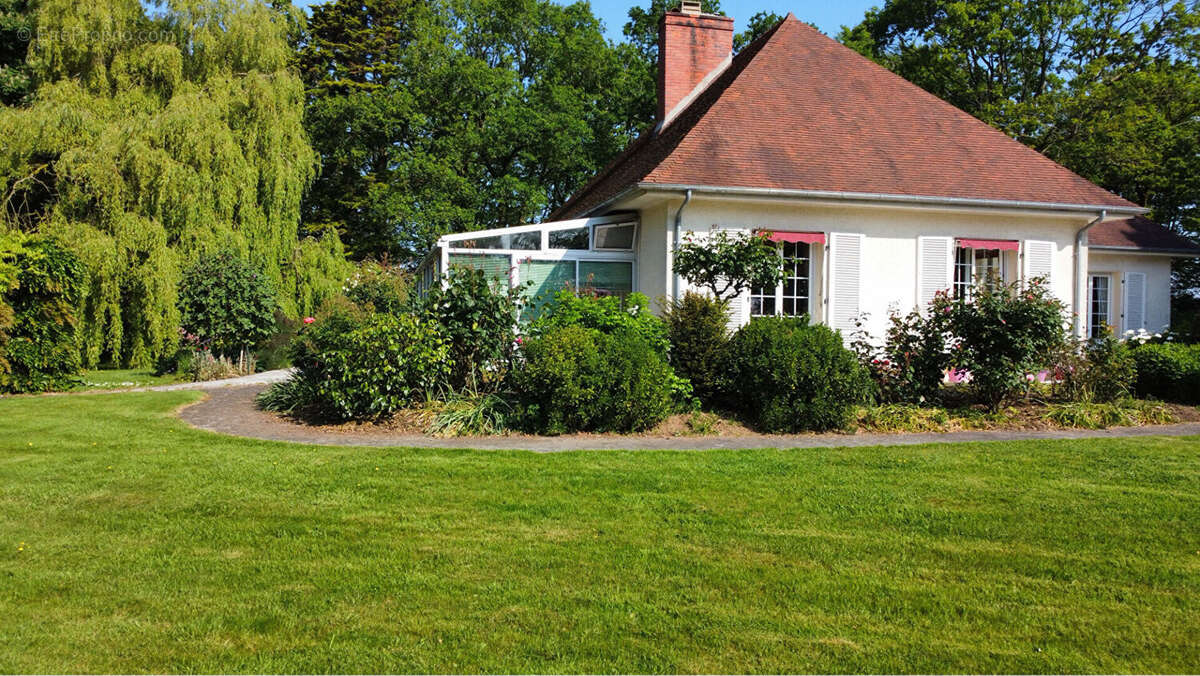 Maison à PLOUGOURVEST