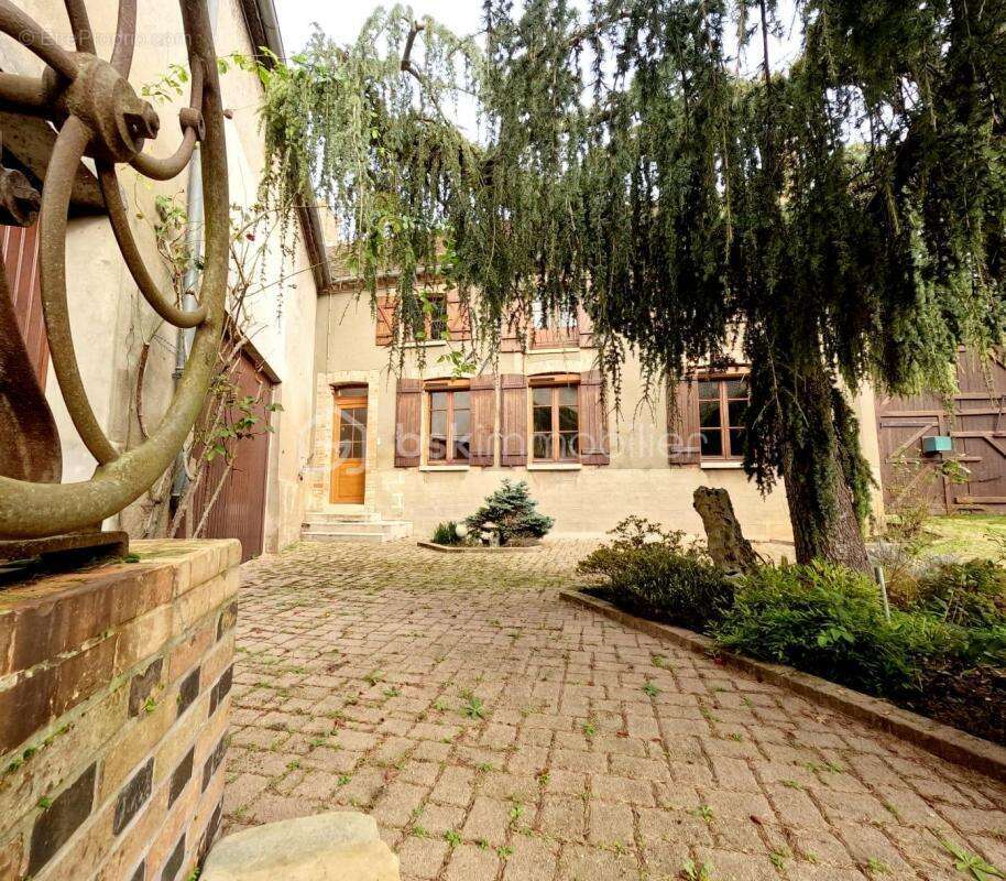 Maison à COURLON-SUR-YONNE