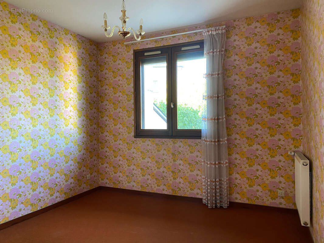 Maison à ONET-LE-CHATEAU