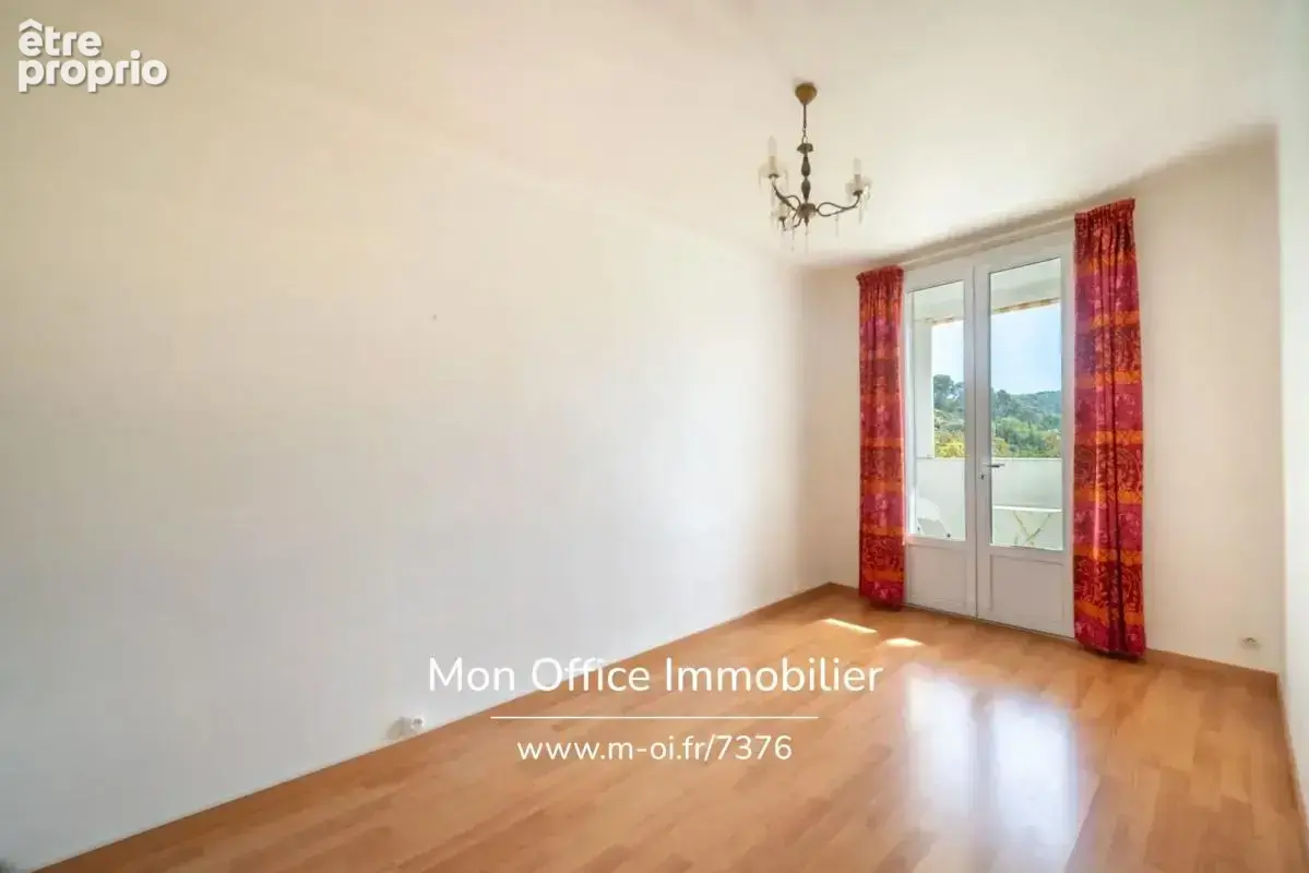 Référence : 7376-SBA. - Appartement T3 - Vue dégagée - Aix en Provence - photo 8