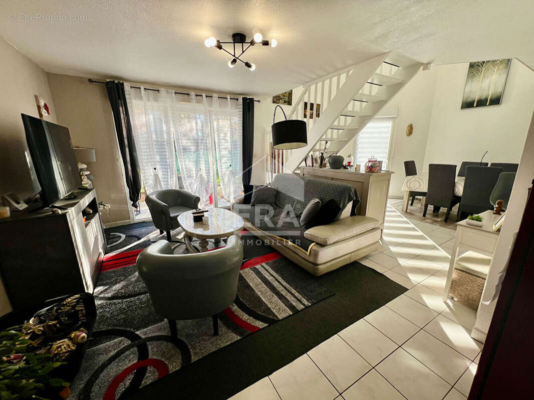 Appartement à AUREILHAN