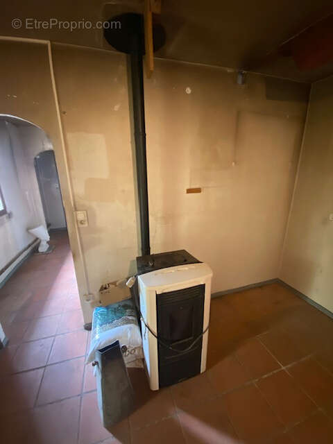 Maison à restaurer avec grange sur terrain de 577 M2 - photo 16