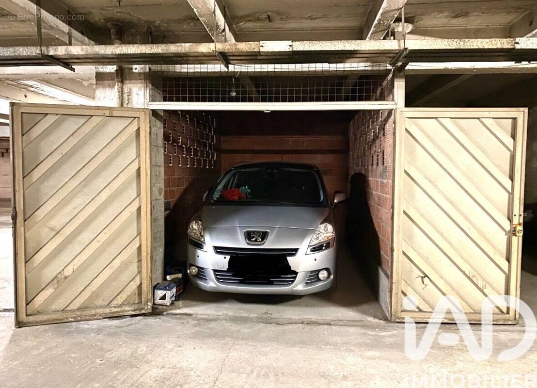 Photo 1 - Parking à PARIS-16E
