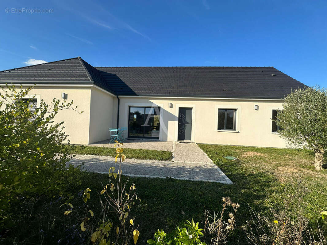 Maison à LES MONTILS