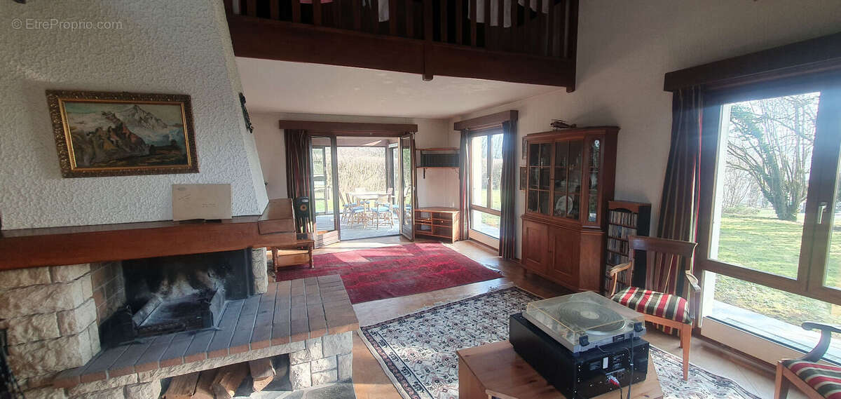 Maison à CRANVES-SALES