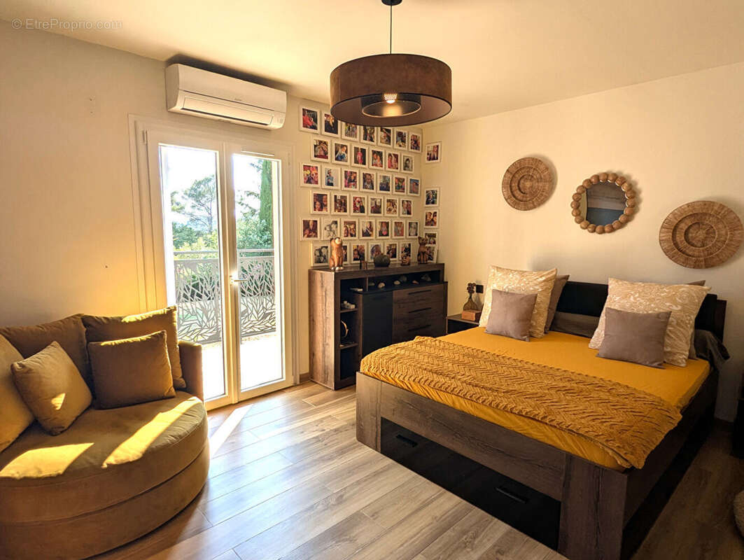VILLECROZE, maison de plain-pied 130 m², 3 chambres, piscine, garage, terrain de 3 300 m² - photo 13