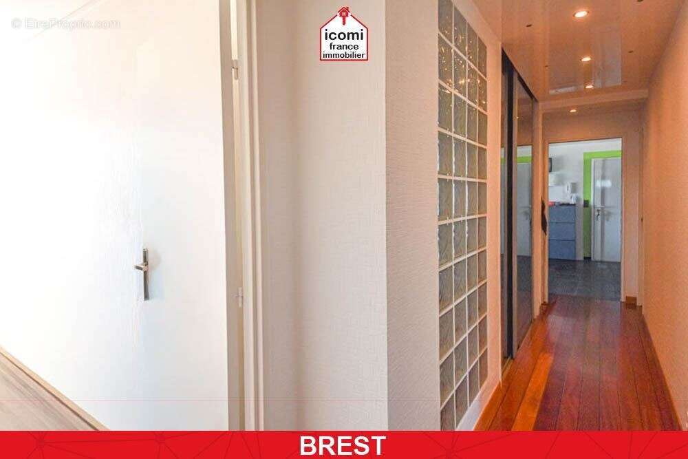 Finistere - brest (29200) - a vendre - appartement de 96 m² - 3 chambres - piece de vie de 50 m² - 3 balcons - ascenseur -  plac - photo 5