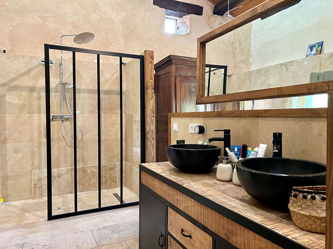 Propriété en pierre avec maison d'amis, piscine et garage pour 3 véhicules. - photo 9