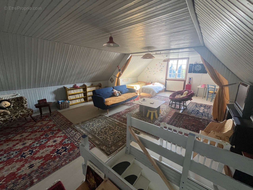 Maison à COURCELLES