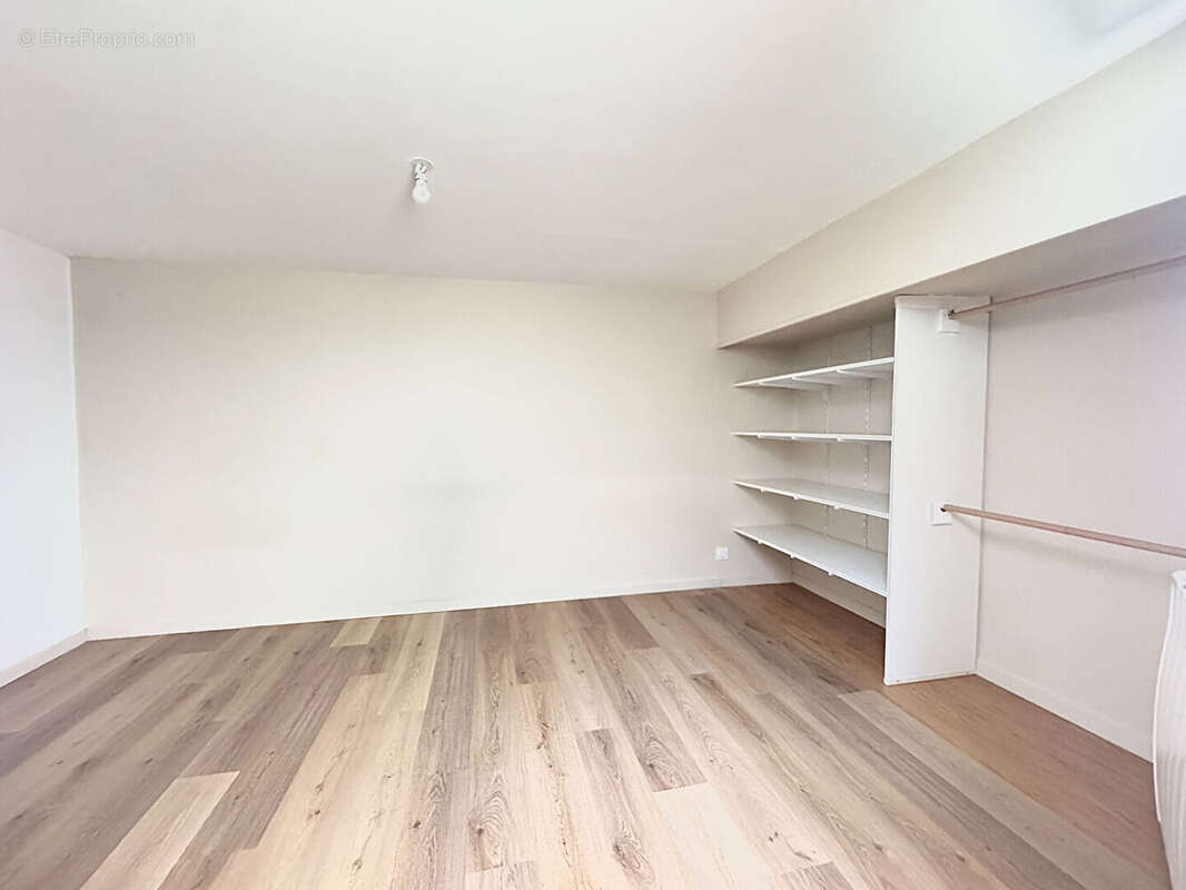 À VENDRE - Maison composée de deux logements indépendants avec terrain de 1300m2 environ - photo 13