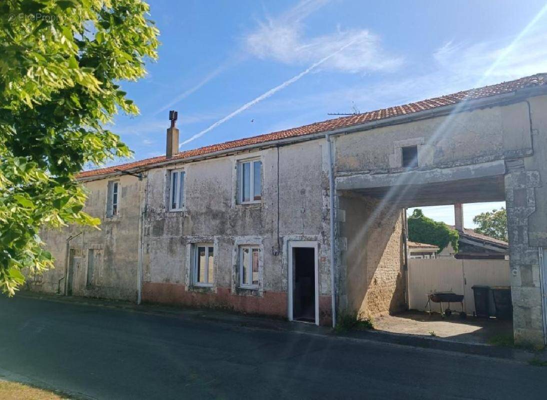 Maison à RUFFEC