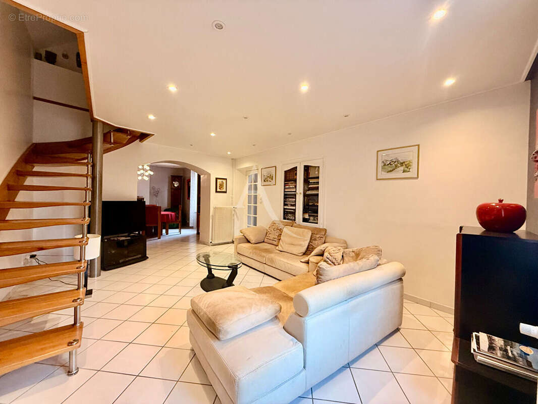 Maison à MORANCEZ