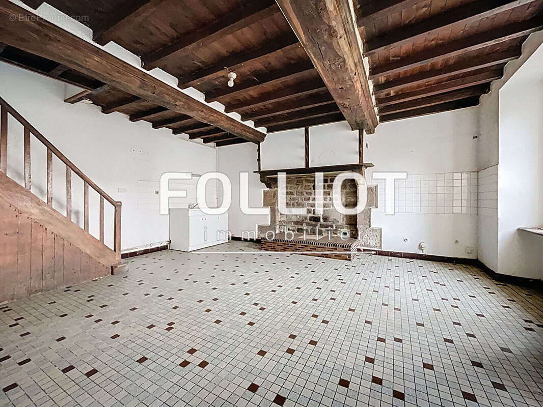 Maison à NOTRE-DAME-DE-CENILLY