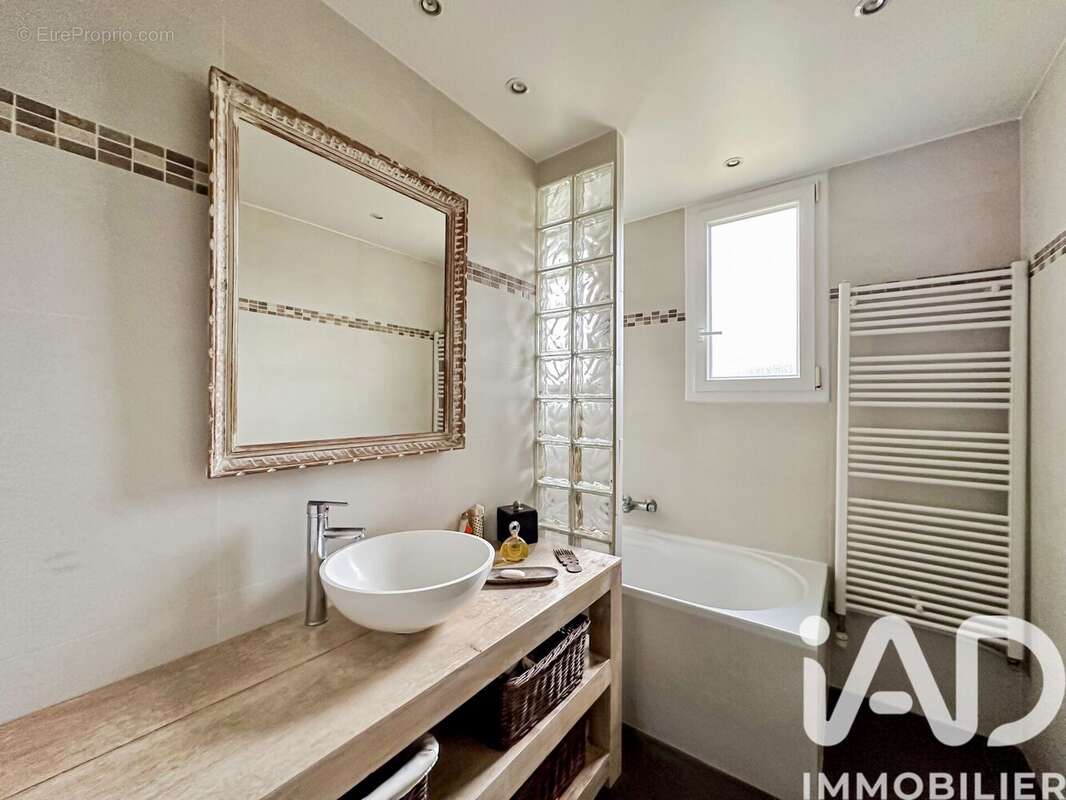 Photo 8 - Maison à LA CELLE-SAINT-CLOUD