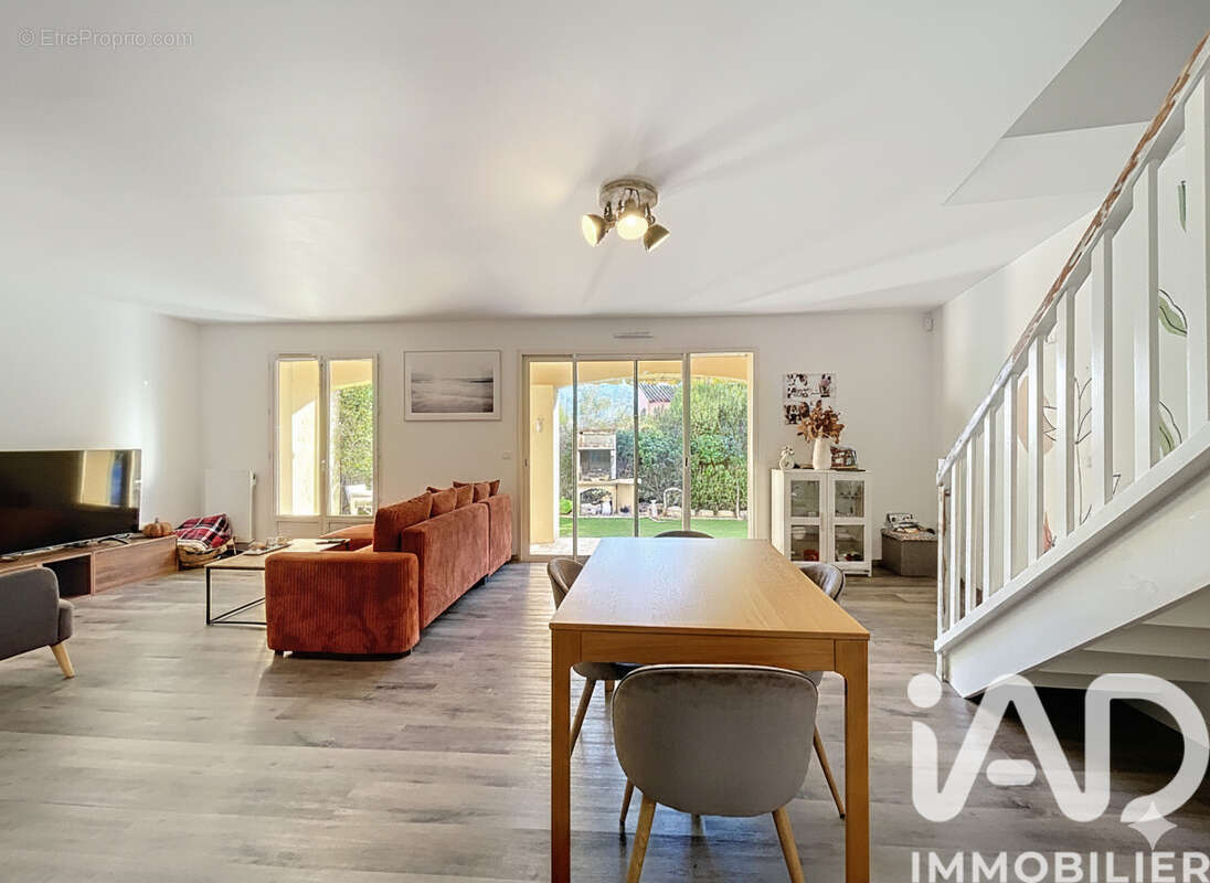 Photo 2 - Maison à ROQUEBRUNE-SUR-ARGENS