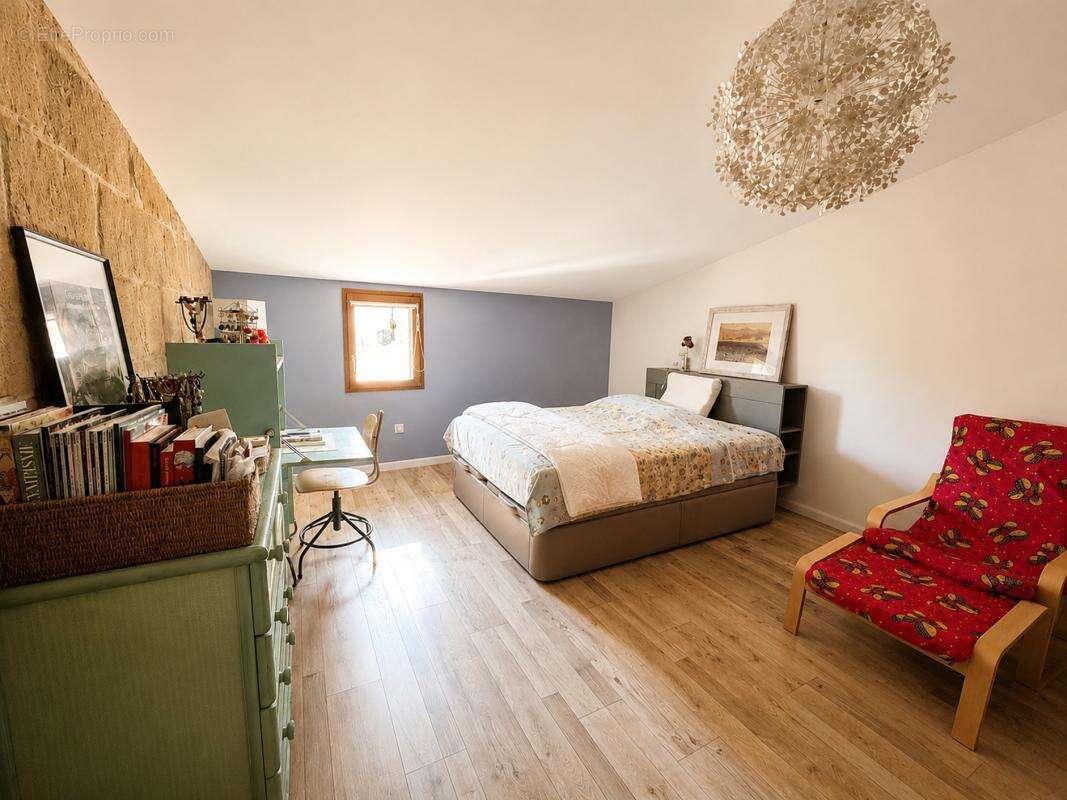 Appartement à SAINT-LAURENT-D'AIGOUZE