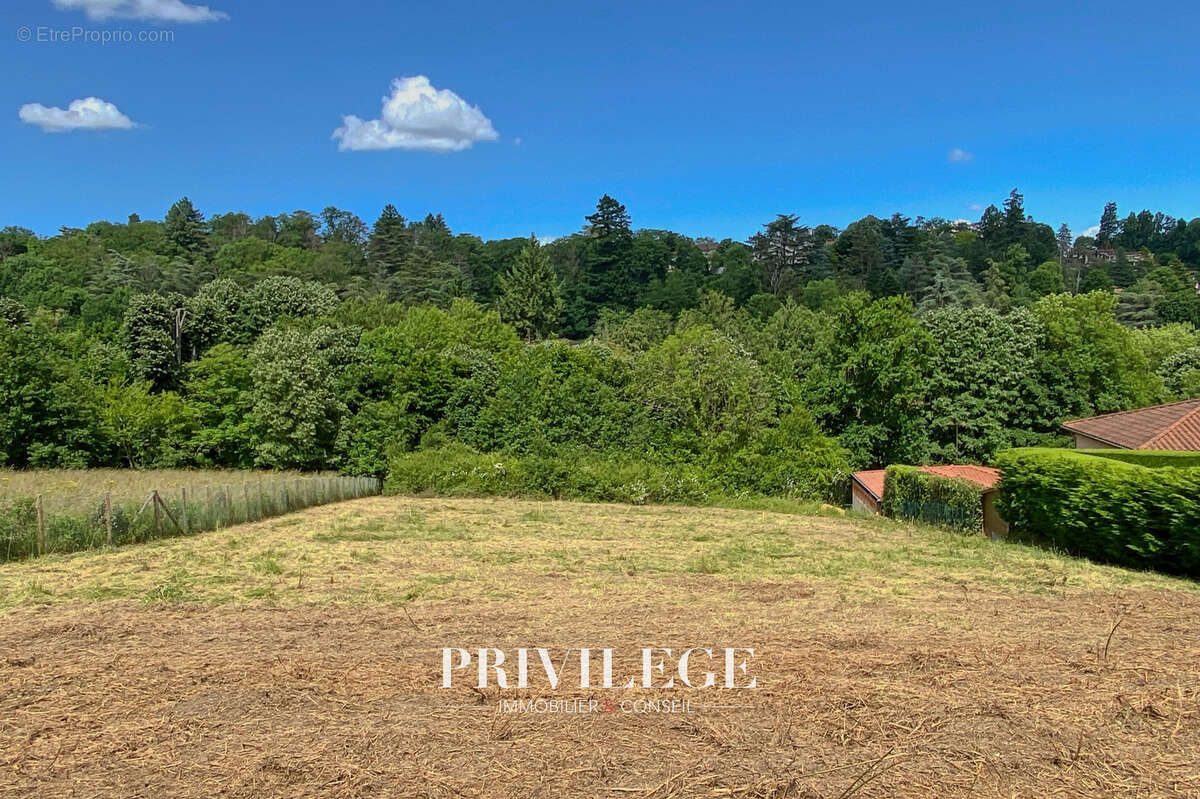 Terrain à CHARBONNIERES-LES-BAINS